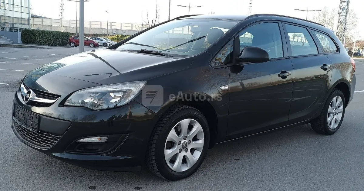 Opel Astra J — polovni automobil