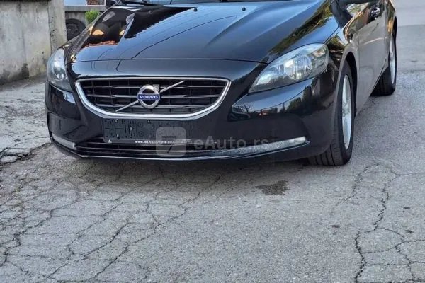 Volvo V40 — polovni automobil