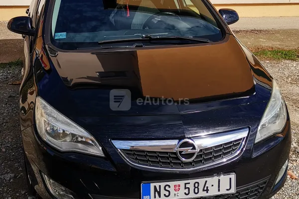 Opel Astra J — polovni automobil