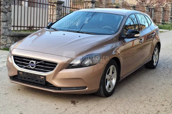 Volvo V40 — polovni automobil